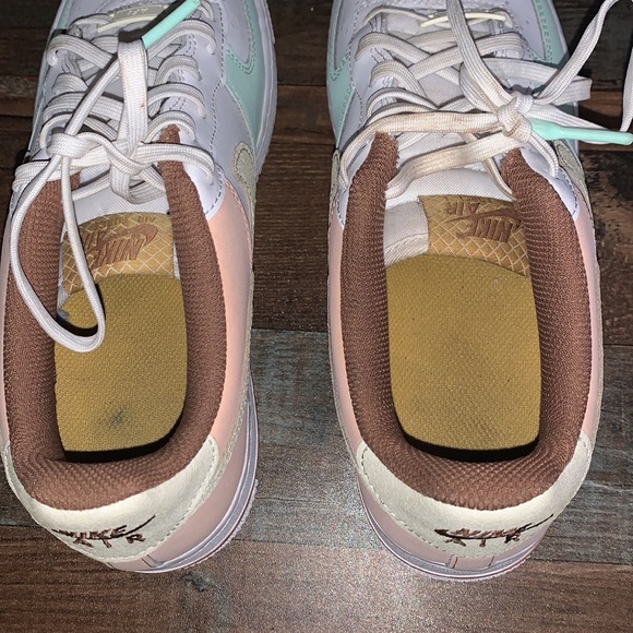 w Nike Air Force 1 Low LV8 "Ice Cream" Size 7.Y / 8 Women's - Picture 4 of 7